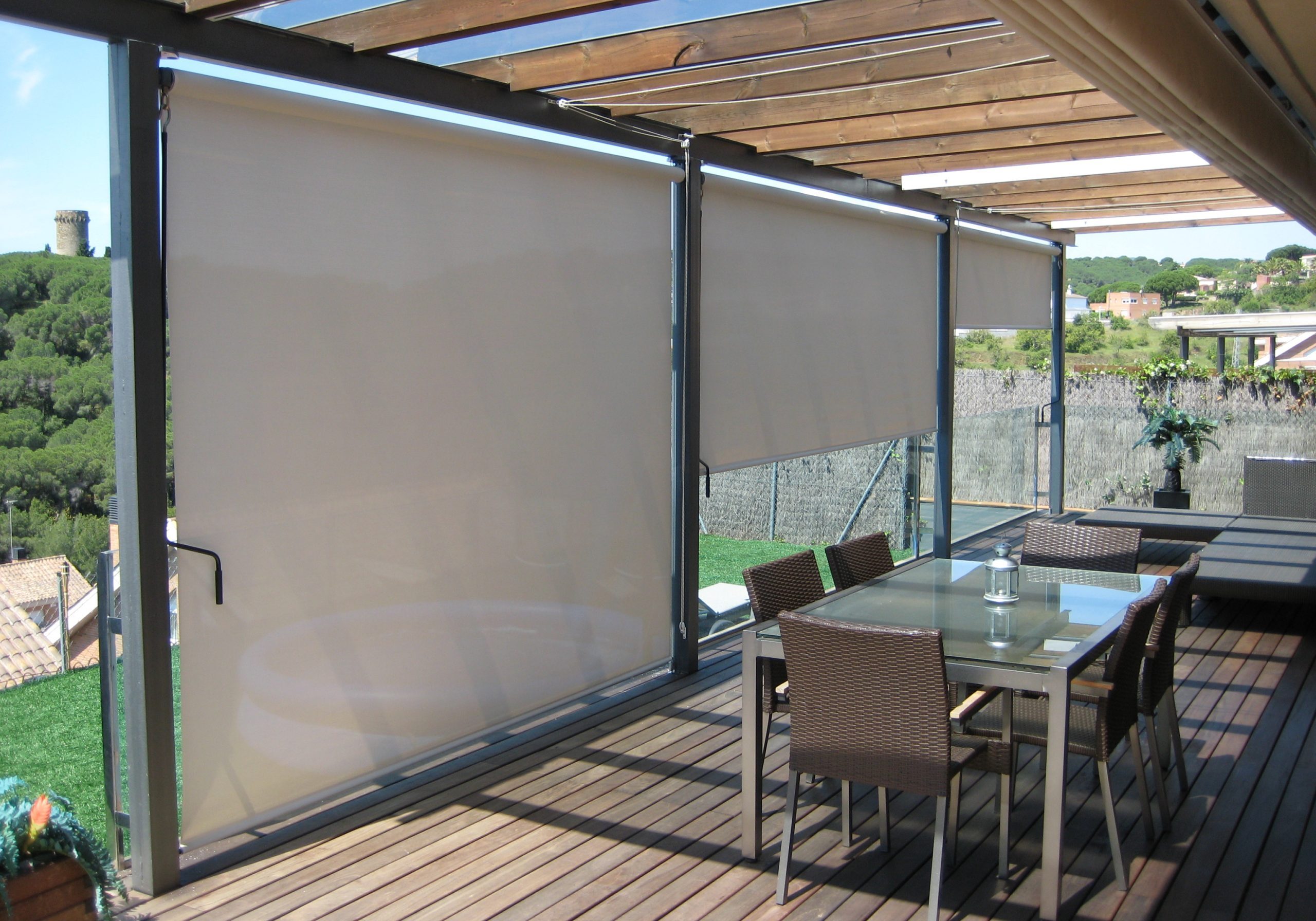 toldo vertical para exterior Toldo vertical para cerramiento lateral de terrazas y balcones en proyectos contract