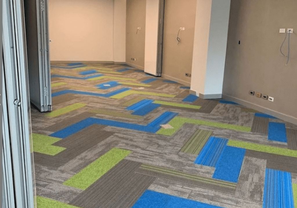 Alfombra personalizada con diseño a medida para proyectos contract en Querétaro y México.

