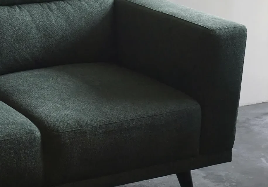 Telas para tapicería, cortinería, decoración, cojinería, cama y exterior, con diseños exclusivos, alta resistencia y opciones técnicas como Sunbrella® para proyectos residenciales, comerciales y contract.